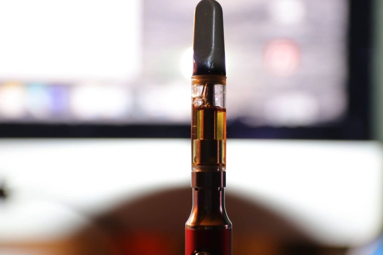 Eco-Friendly Weed Vape with Rechargeable Batteries